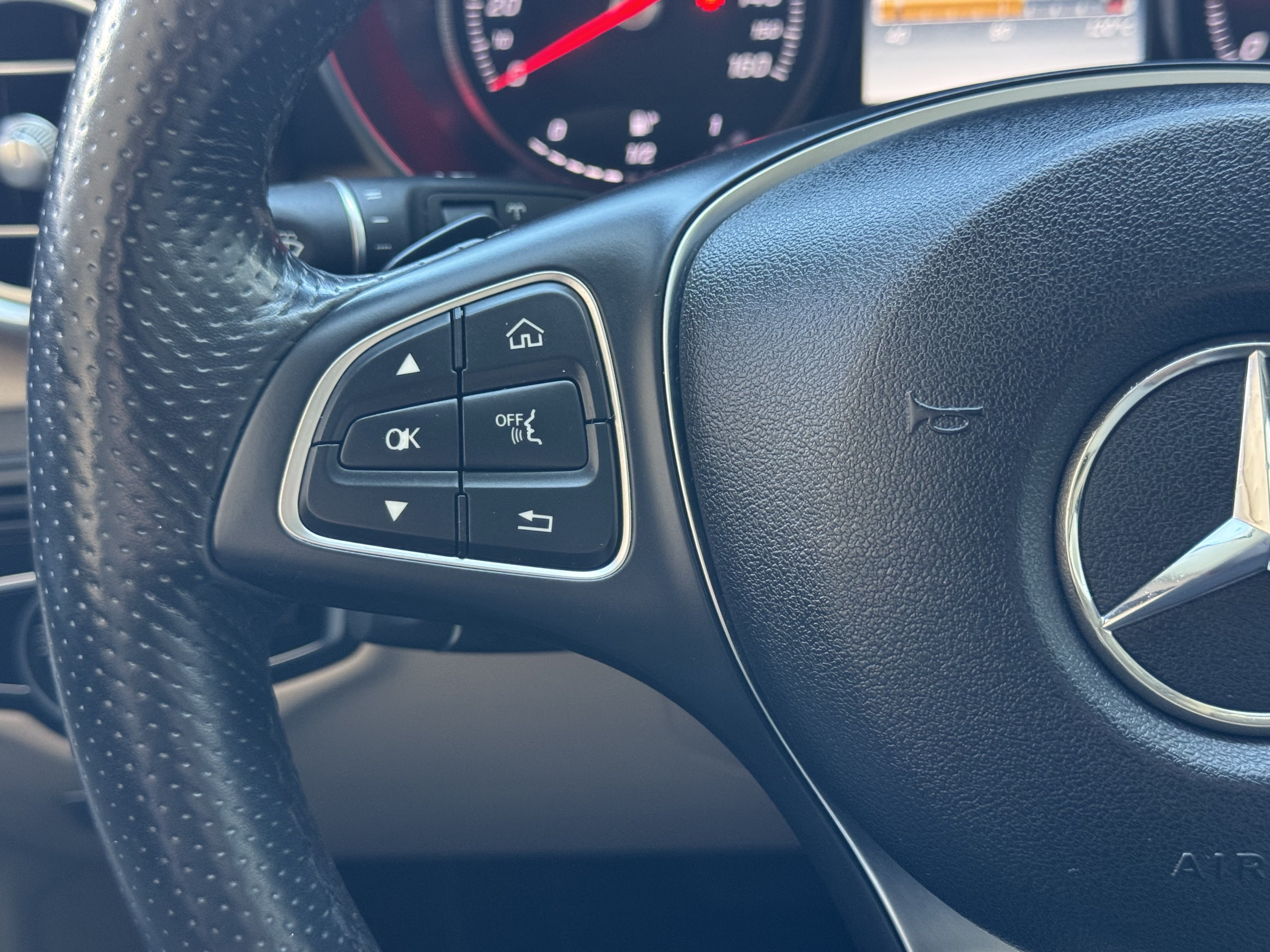 Used 2018 Mercedes-Benz GLC 350e 4MATIC image 32