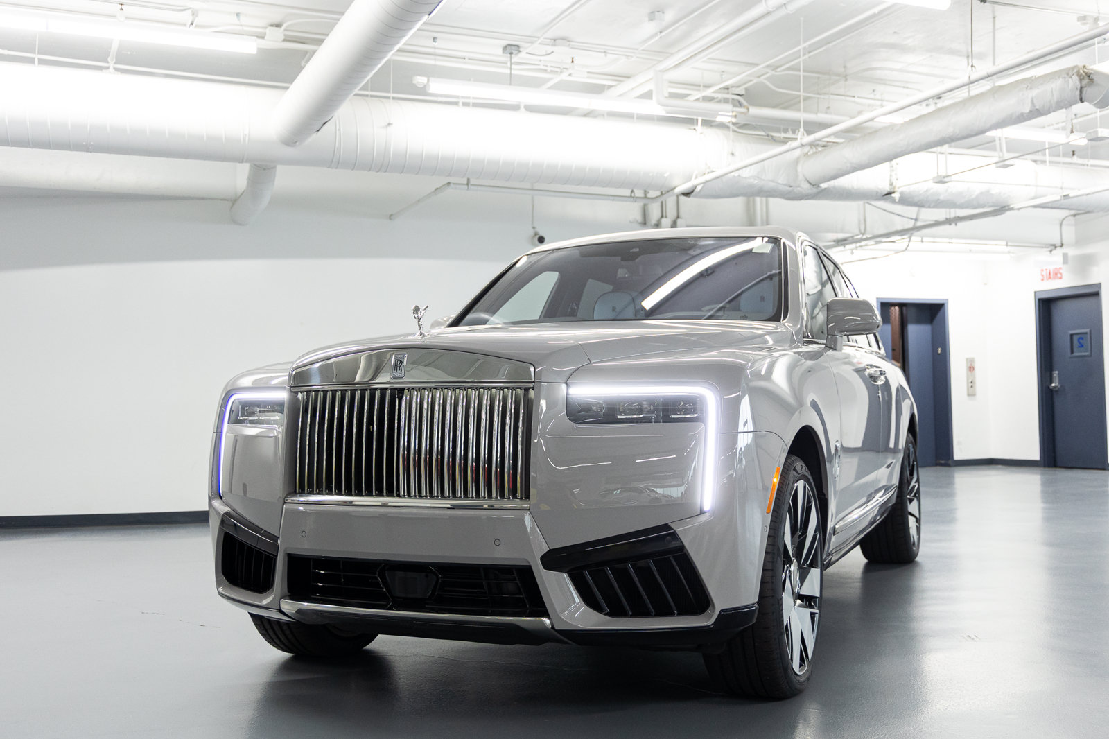 New 2027 Rolls-Royce Cullinan AWD/4WD image 2