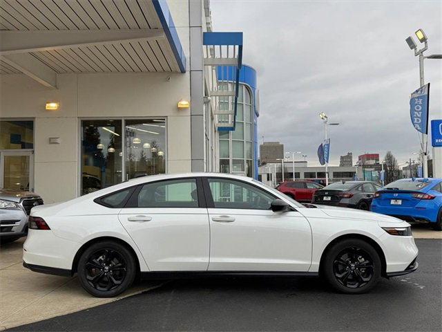 Used 2025 Honda Accord SE image 2