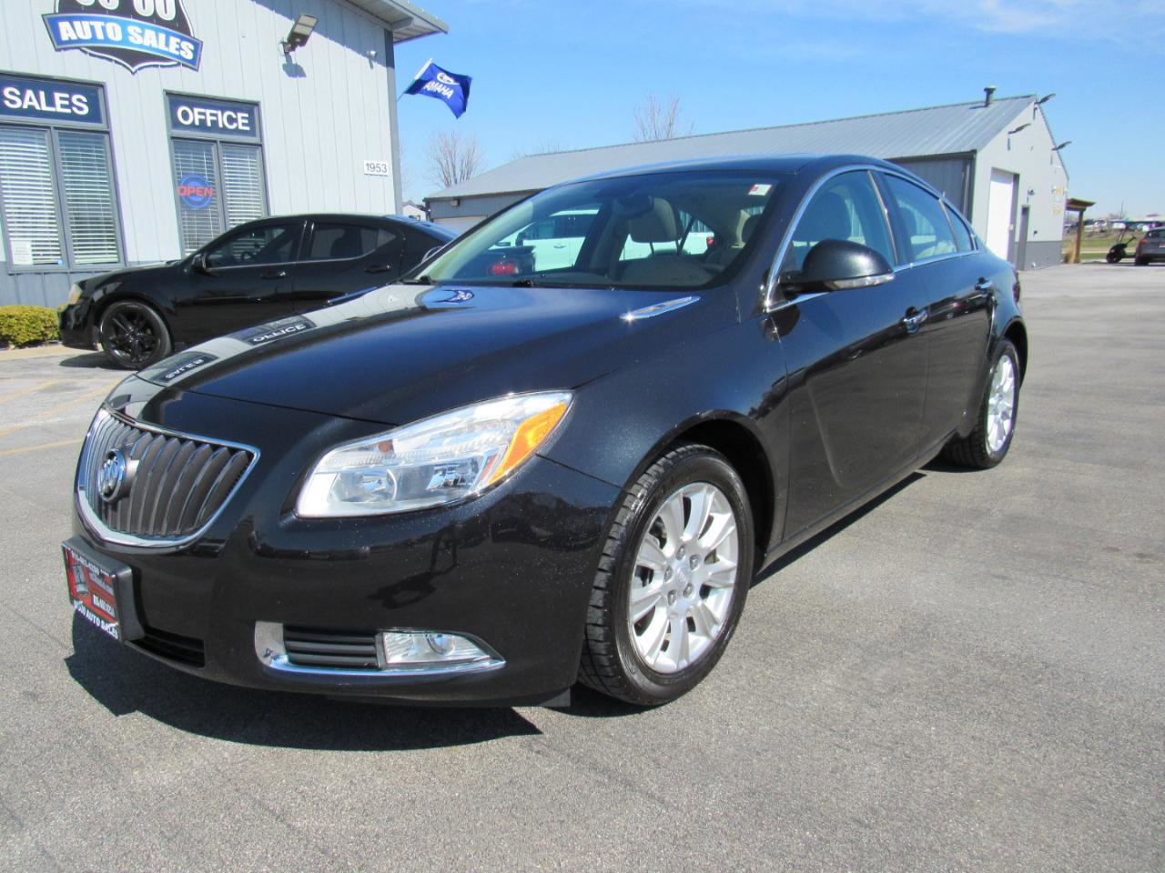 Used 2012 Buick Regal Premium image 1