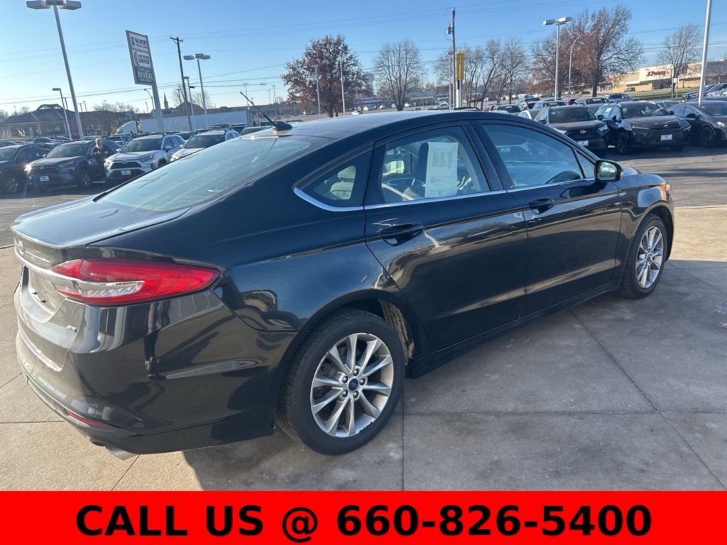 Used 2017 Ford Fusion SE image 4