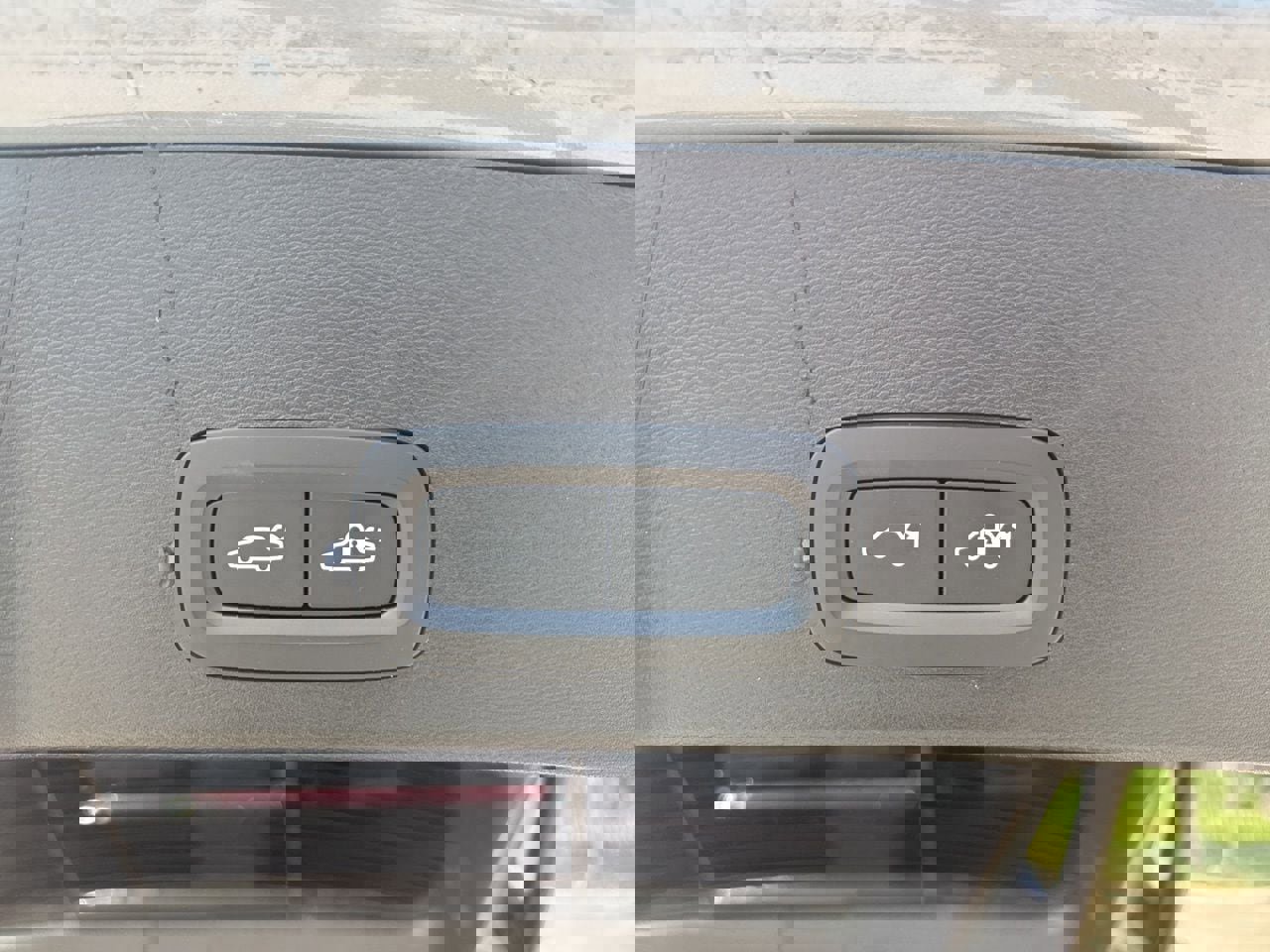 Certified 2023 Volvo XC40 B5 Plus image 8