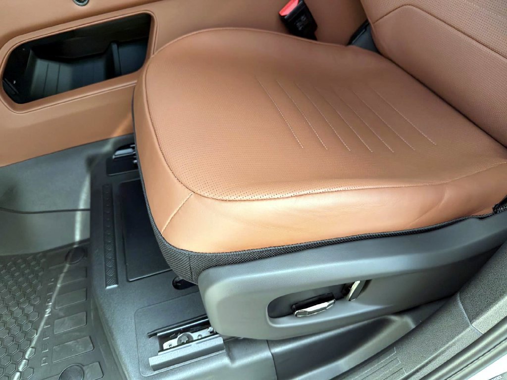 New 2026 Land Rover Defender 110 OCTA AWD/4WD image 17