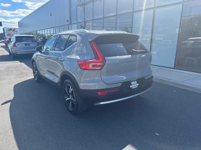 Certified 2025 Volvo XC40 B5 Core AWD/4WD image 3