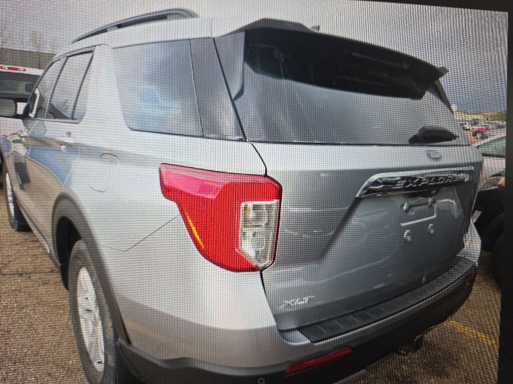 Used 2022 Ford Explorer XLT AWD/4WD image 5