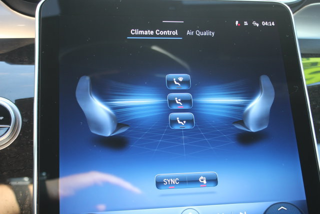 Used 2025 Mercedes-Benz GLC 300 4MATIC image 7