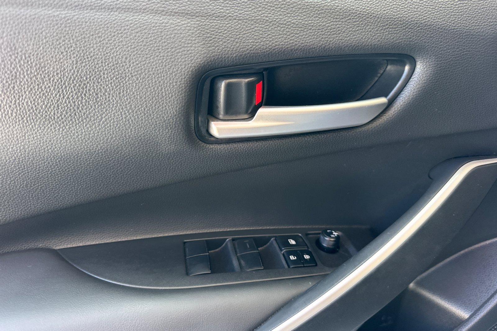 Certified 2025 Toyota Corolla SE w/ SE Premium Package image 10