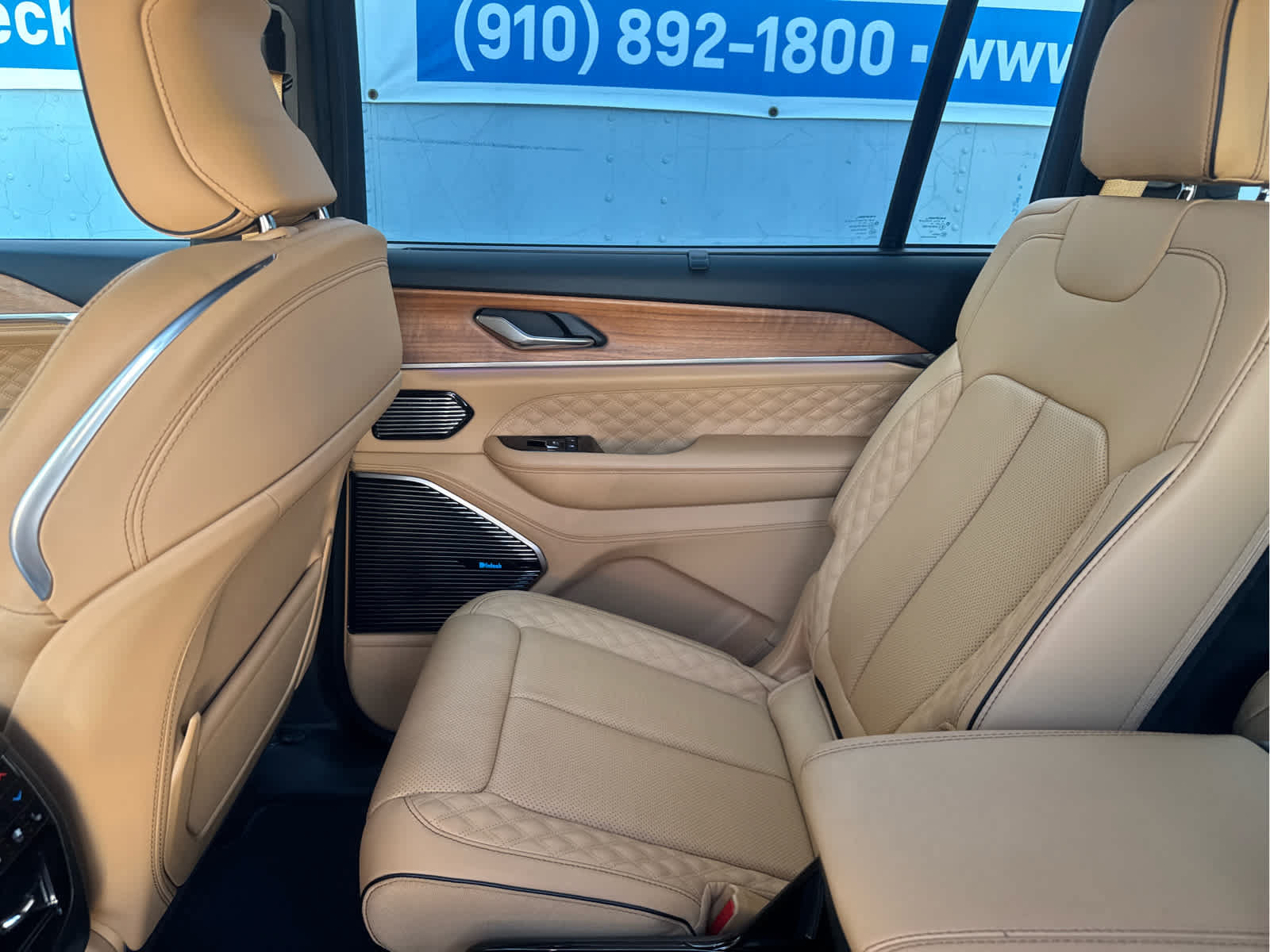 Used 2025 Jeep Grand Cherokee L Summit AWD/4WD image 40