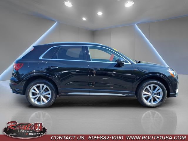 Used 2021 Audi Q3 2.0T Premium w/ Convenience Package AWD/4WD image 2