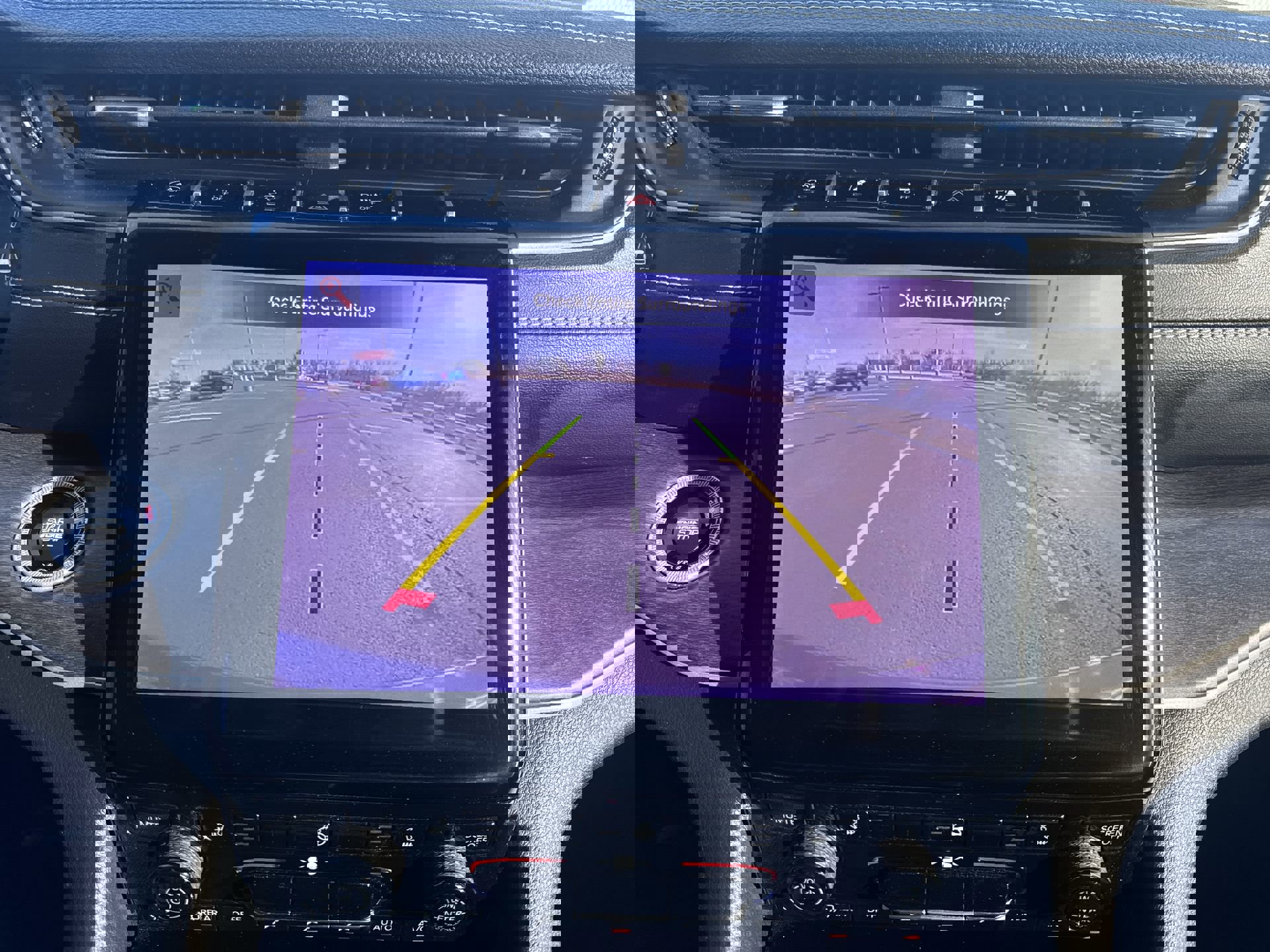 Used 2024 Jeep Grand Cherokee Limited w/ Black Appearance Package image 17