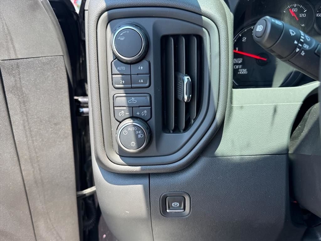 Used 2024 Chevrolet Silverado 1500 Custom Trail Boss w/ Turbomax Blackout Package AWD/4WD image 22