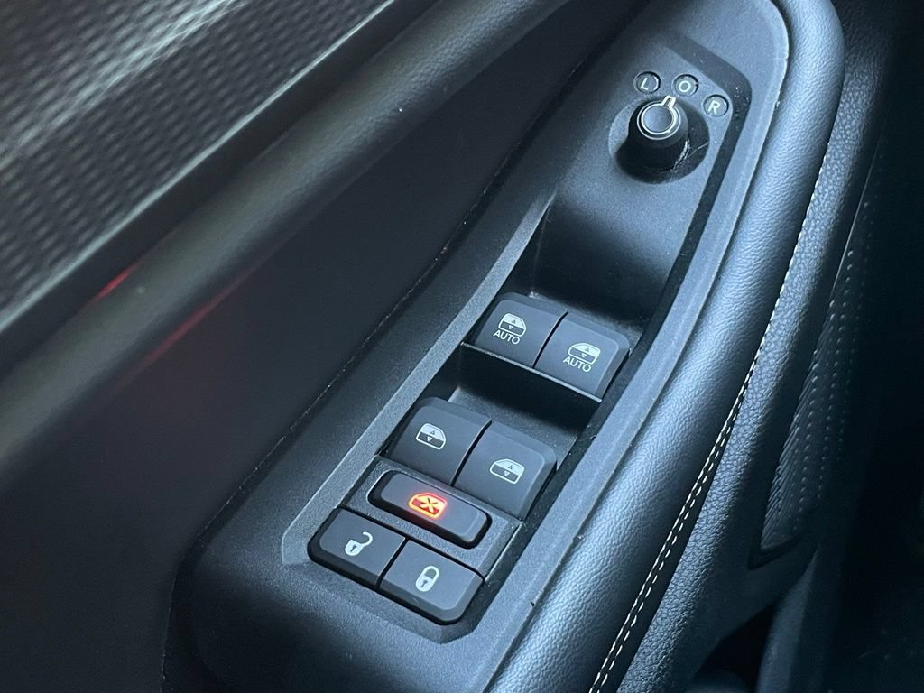 Used 2025 Jeep Grand Cherokee Altitude AWD/4WD image 12