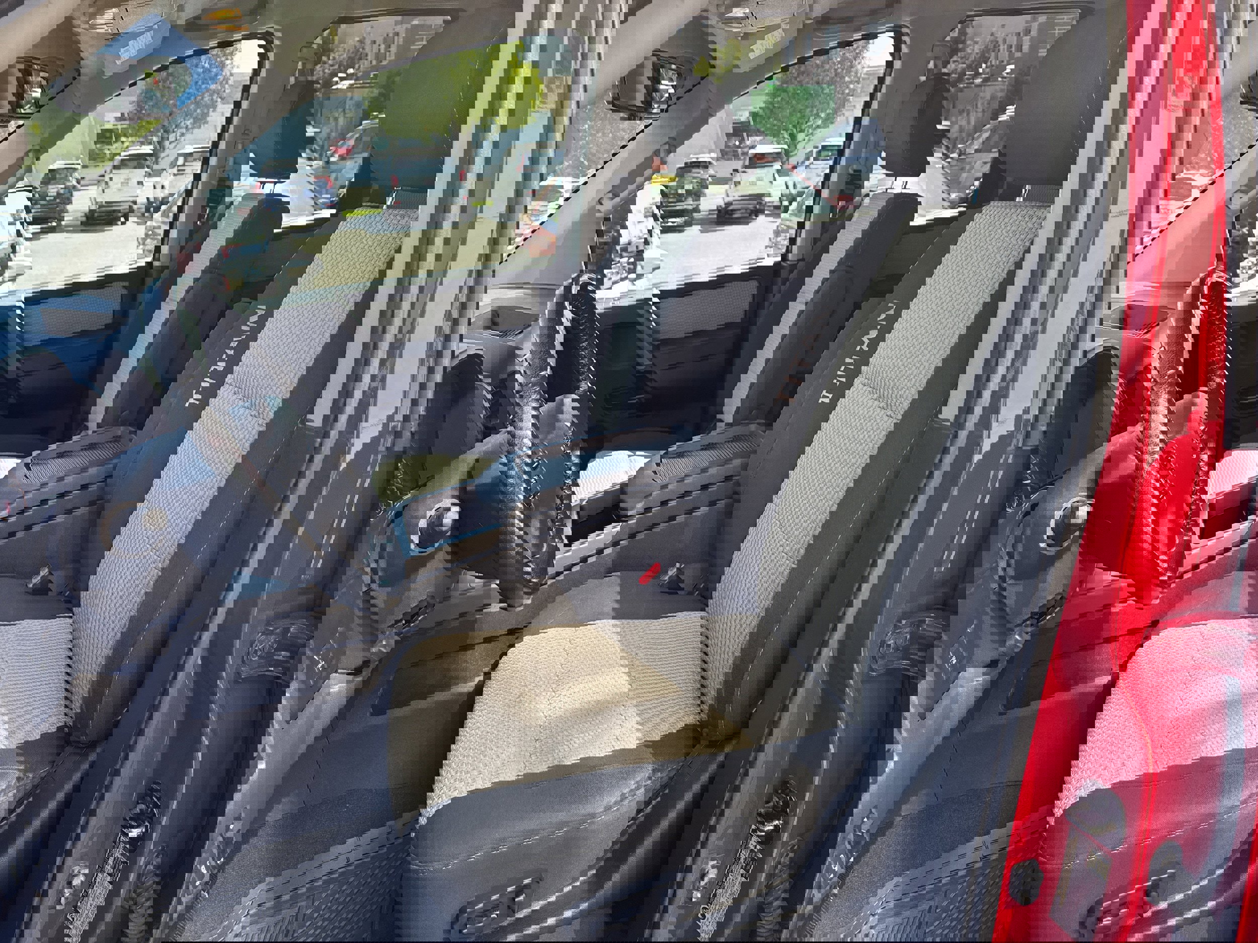 Used 2012 Nissan Titan SV image 10