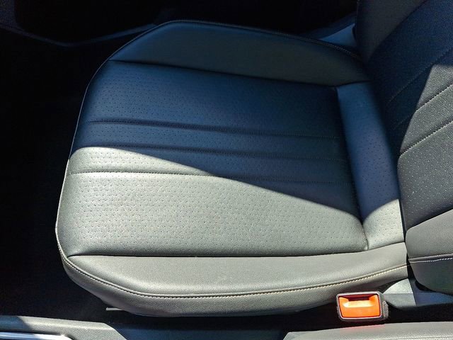 Certified 2022 Volkswagen Tiguan SE w/ Panoramic Sunroof Package AWD/4WD image 26