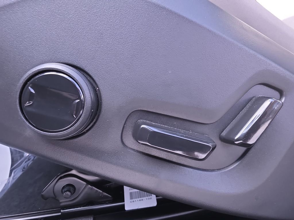 Certified 2026 Volvo XC60 B5 Plus w/ Protection Package Premier image 31