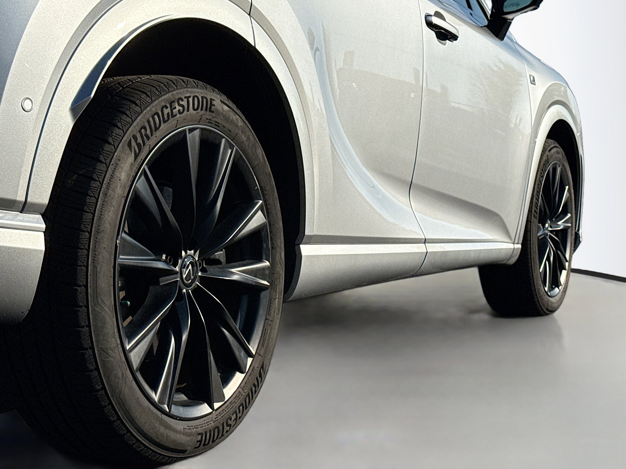 Used 2023 Lexus RX 500h F Sport image 15