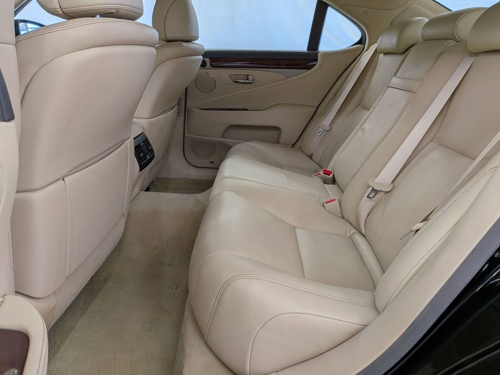 Used 2014 Lexus LS 460 AWD w/ Comfort Package image 27