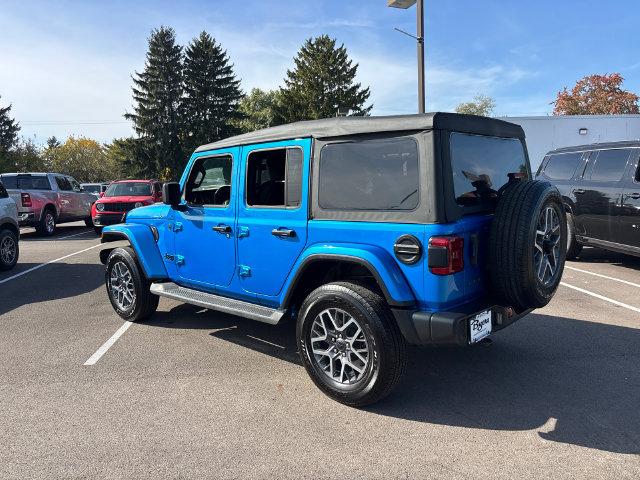 Used 2025 Jeep Wrangler Unlimited Sahara AWD/4WD image 7