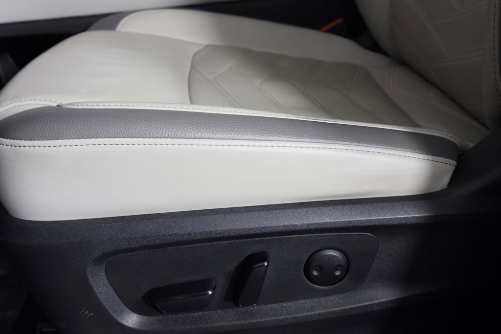 Used 2022 Nissan Pathfinder Platinum w/ Cargo Package image 27