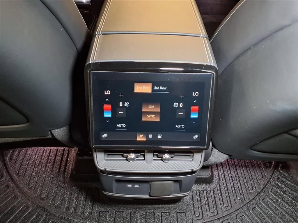 Used 2026 Cadillac Vistiq Sport image 17