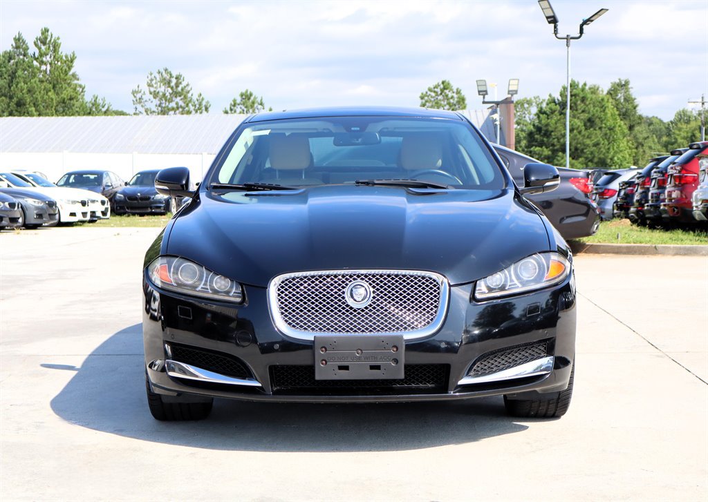 Used 2013 Jaguar XF RWD image 2