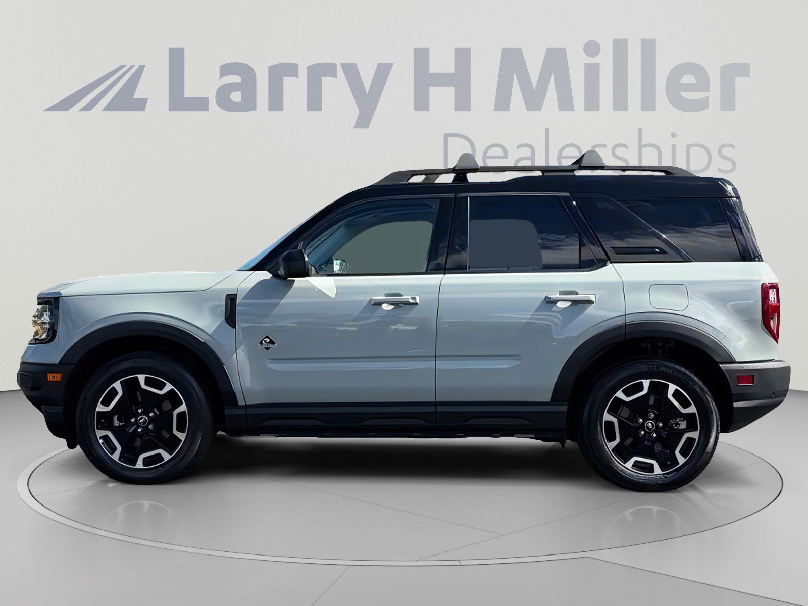 Used 2023 Ford Bronco Sport Outer Banks w/ Tech Package AWD/4WD image 2