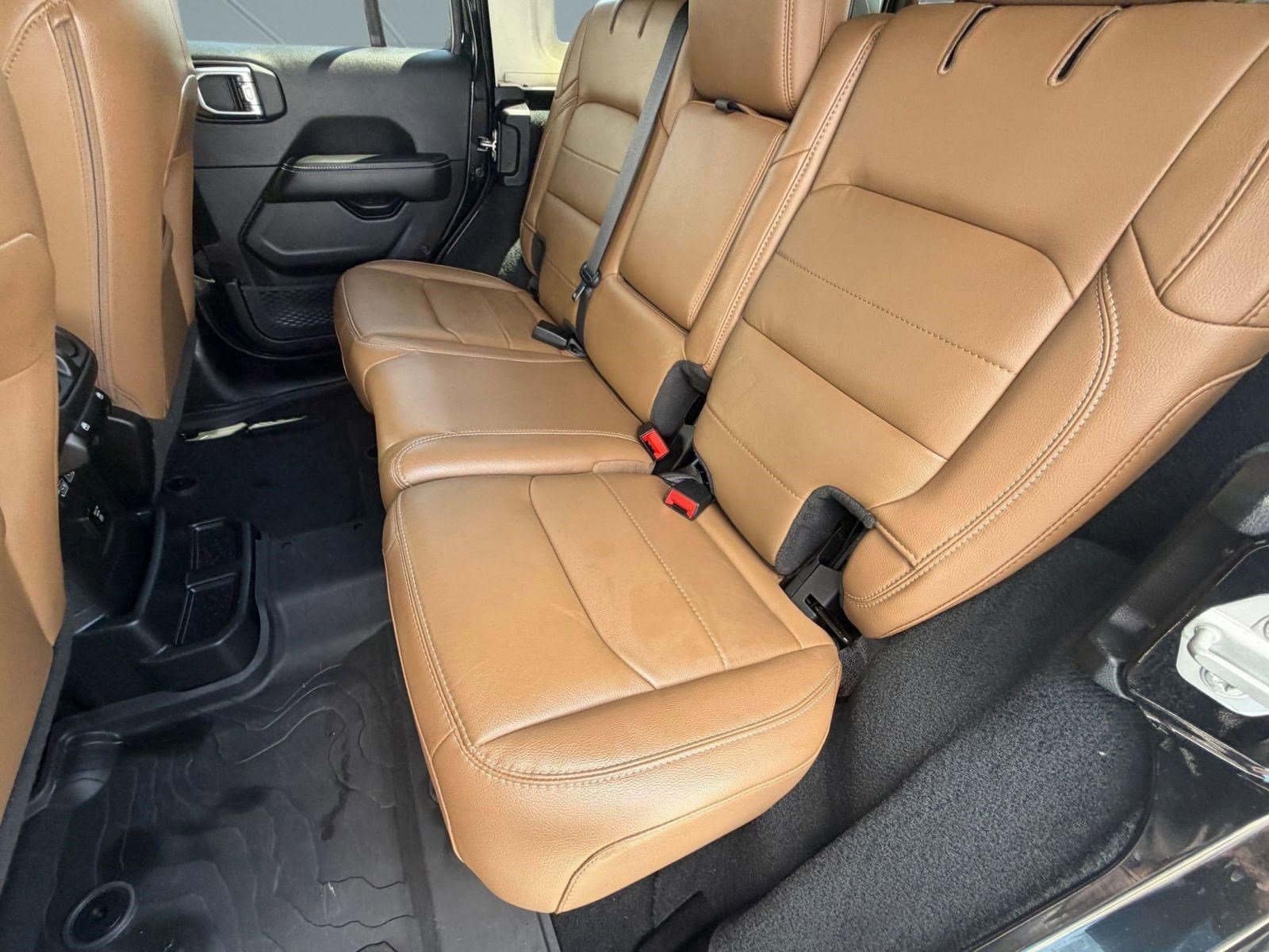 Used 2023 Jeep Wrangler Unlimited Sahara w/ Cold Weather Group AWD/4WD image 12