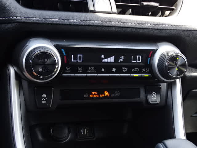 Used 2025 Toyota RAV4 XLE w/ Convenience Package FWD image 31