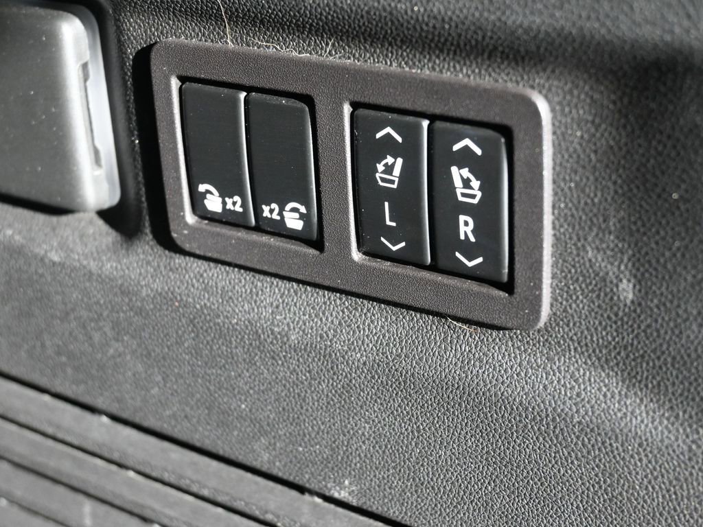 Used 2023 GMC Yukon XL SLT image 23