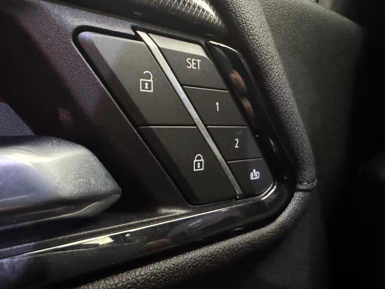 Used 2025 GMC Sierra 2500 AT4 w/ AT4 Premium Plus Package image 39