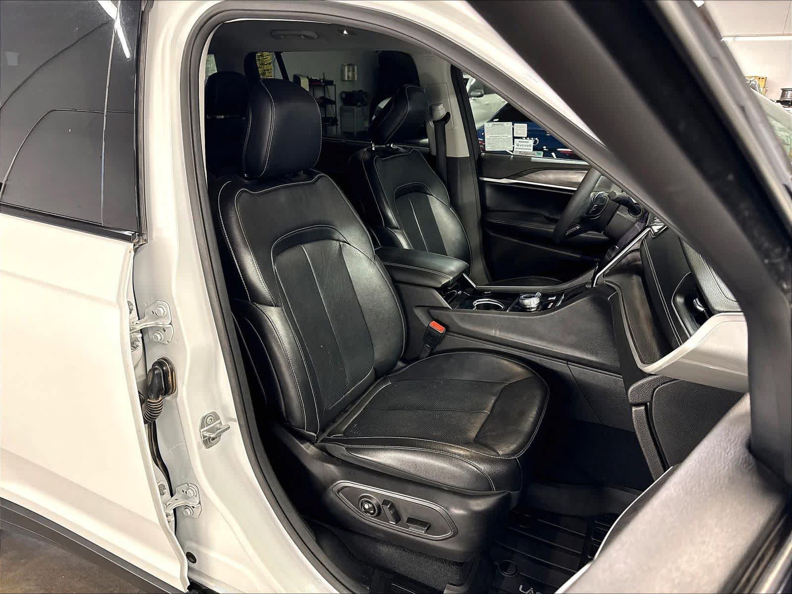 Used 2023 Jeep Grand Cherokee L Limited w/ Luxury Tech Group II AWD/4WD image 10