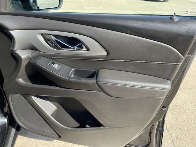 Used 2023 Chevrolet Traverse LT image 16