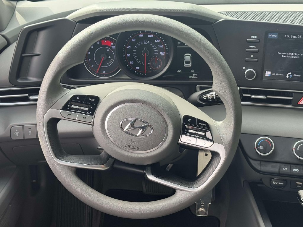 Used 2023 Hyundai Elantra SE w/ Cargo Package FWD image 13