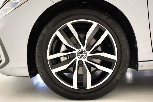 Used 2025 Volkswagen Jetta SE image 8