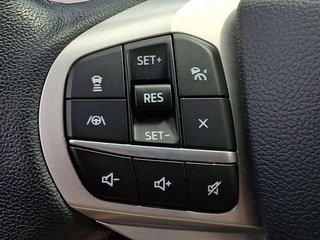 Used 2022 Ford Explorer XLT w/ Equipment Group 202A AWD/4WD image 22