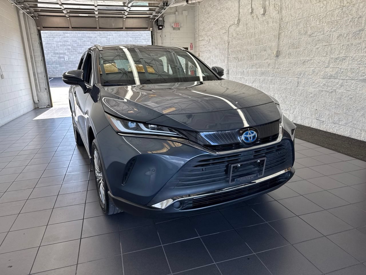 Used 2022 Toyota Venza XLE AWD/4WD image 2