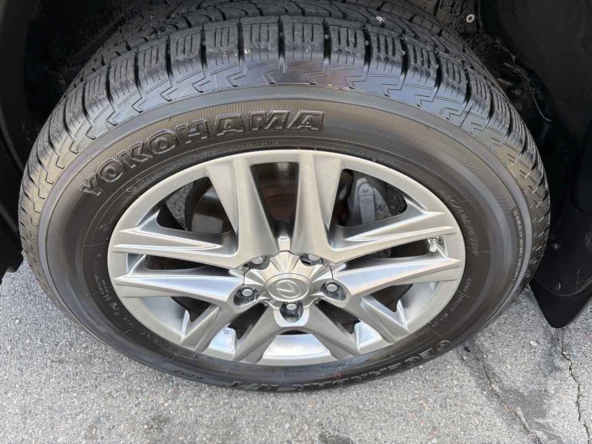 Used 2013 Lexus LX 570 4WD w/ Luxury Pkg image 23