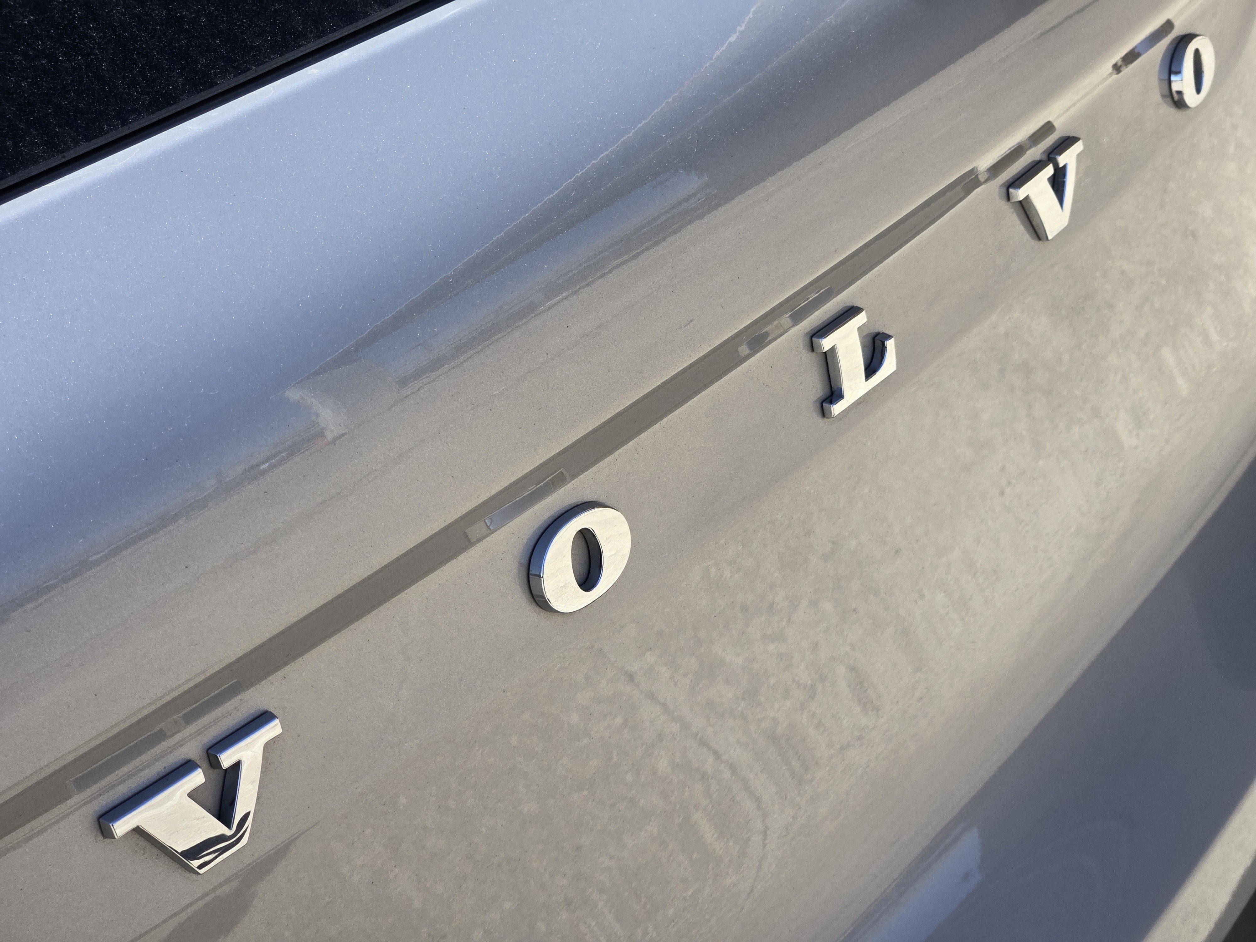 Used 2023 Volvo XC40 B5 Plus image 19