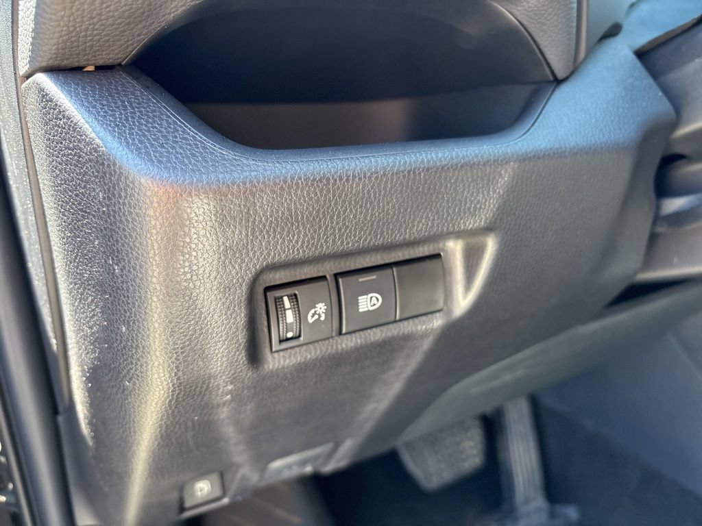 Used 2025 Toyota RAV4 LE AWD/4WD image 15