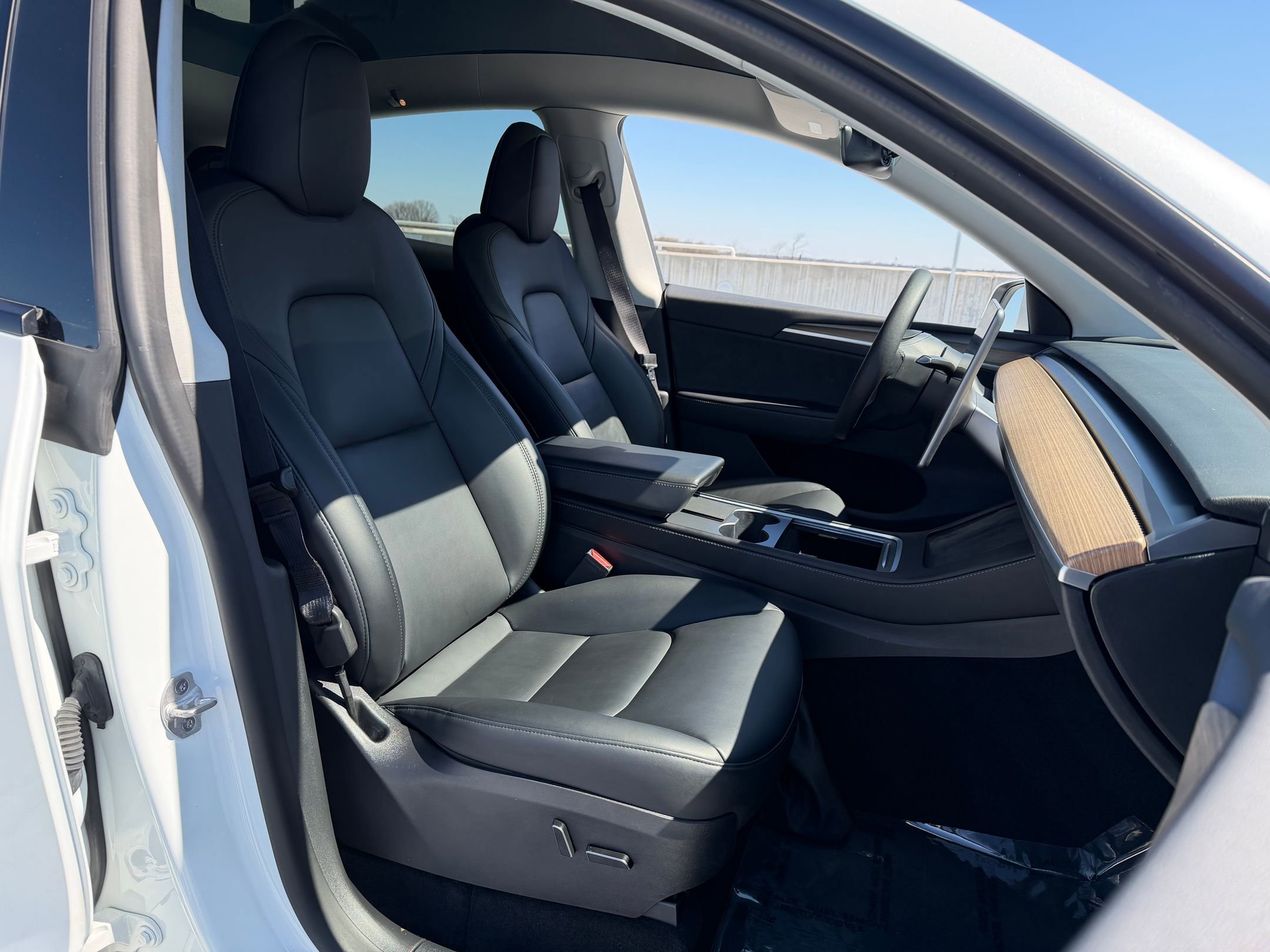 Used 2022 Tesla Model Y Long Range image 13