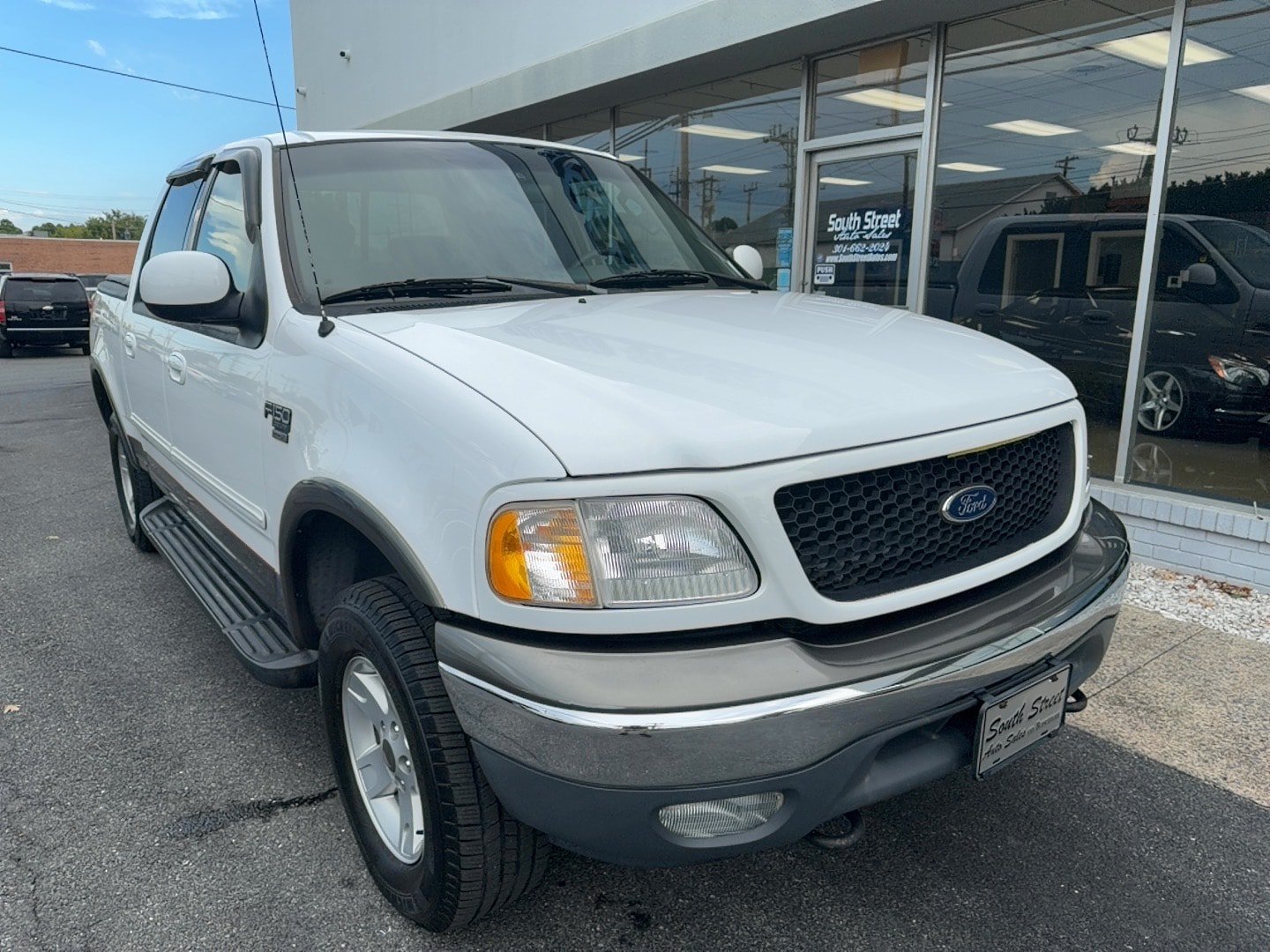 Used 2003 Ford F150 XLT AWD/4WD image 2