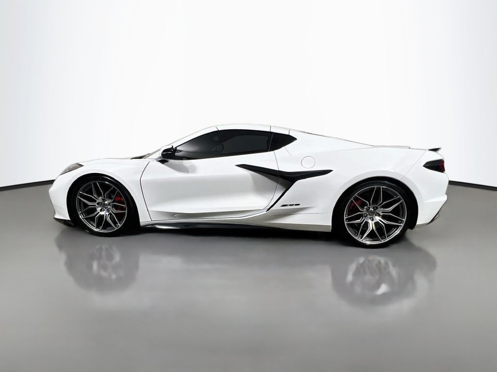 Used 2023 Chevrolet Corvette Z06 RWD image 6