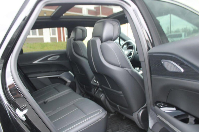 Used 2025 Cadillac Lyriq Luxury w/ LPO, Floor Liner Package AWD/4WD image 12