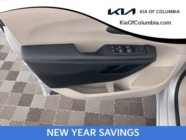 Used 2023 Chrysler Pacifica Touring-L image 18