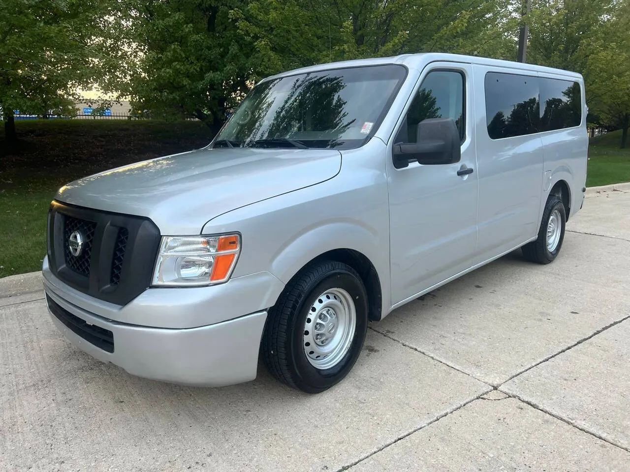 Used 2019 Nissan NV 3500 S image 3