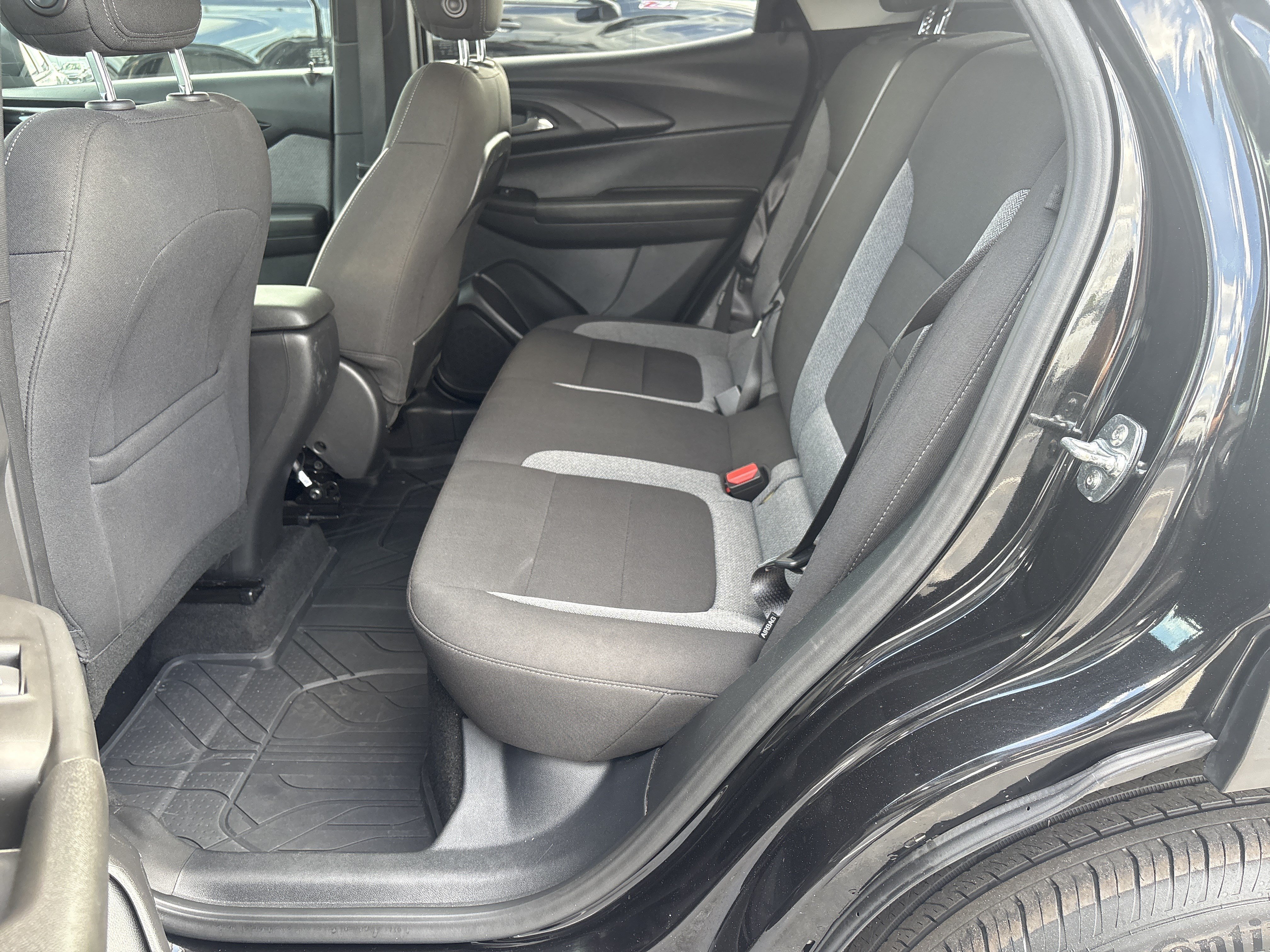 Used 2025 Chevrolet TrailBlazer LS w/ LS Convenience Package FWD image 28