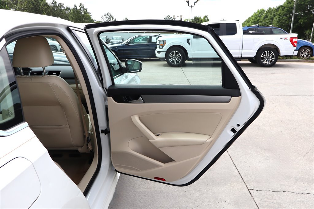 Used 2014 Volkswagen Passat TDI SE FWD image 33