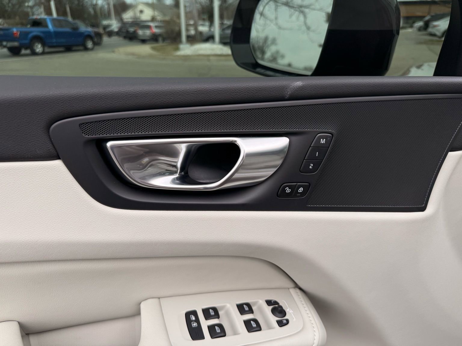 Used 2025 Volvo XC60 T8 Plus w/ Protection Package Premier image 43