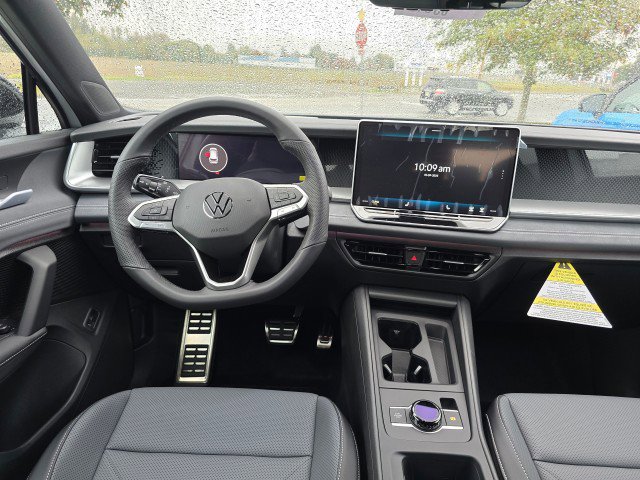 New 2025 Volkswagen Tiguan SE R-Line image 21