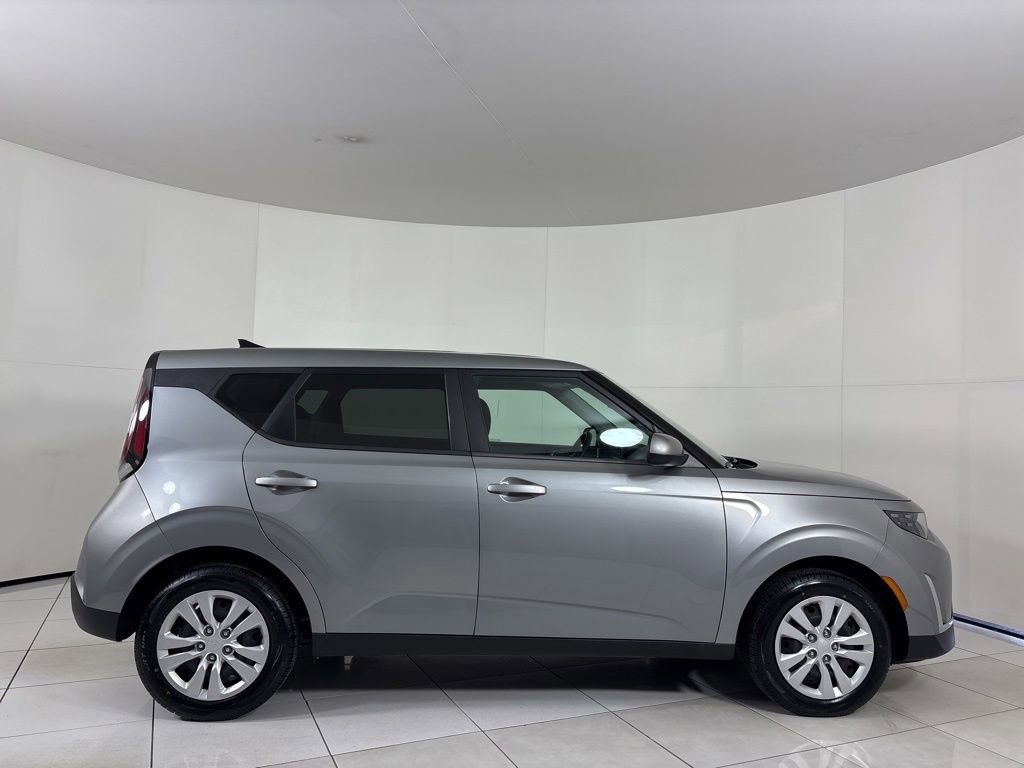 Used 2023 Kia Soul LX image 6